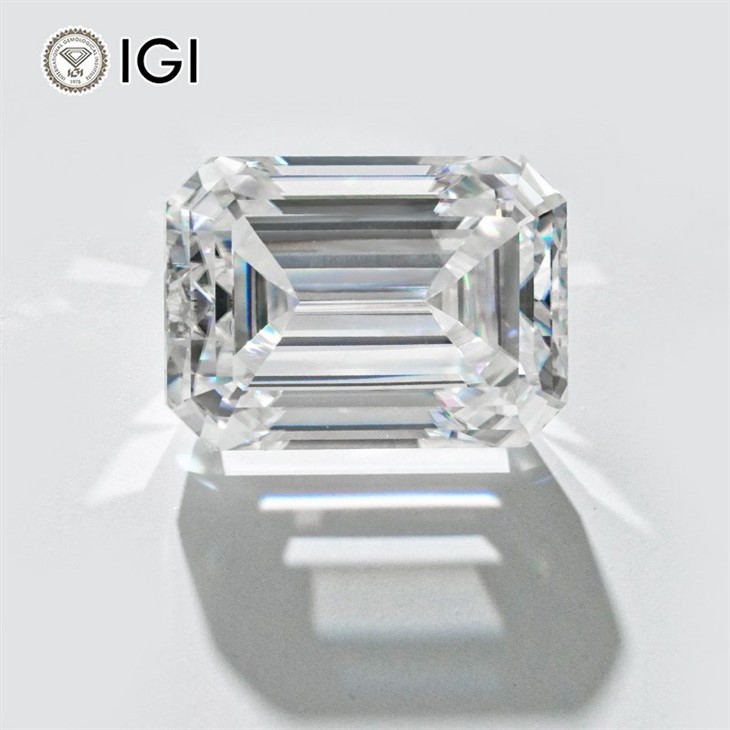 Lab Diamond Emerald Cut With IGI Certificate